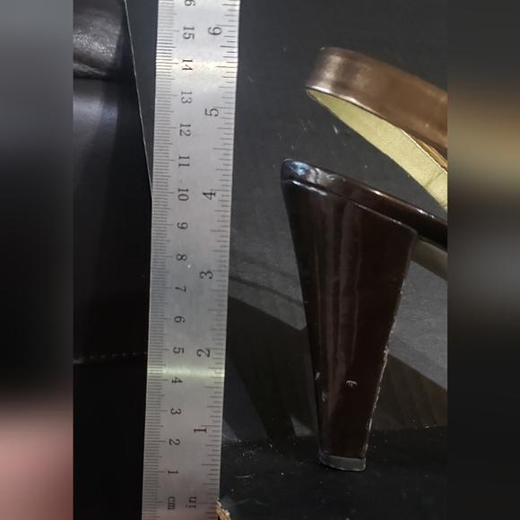 Anne Klein Peep Toe. Size 10. Gold & Espresso Brown. - Picture 5 of 8